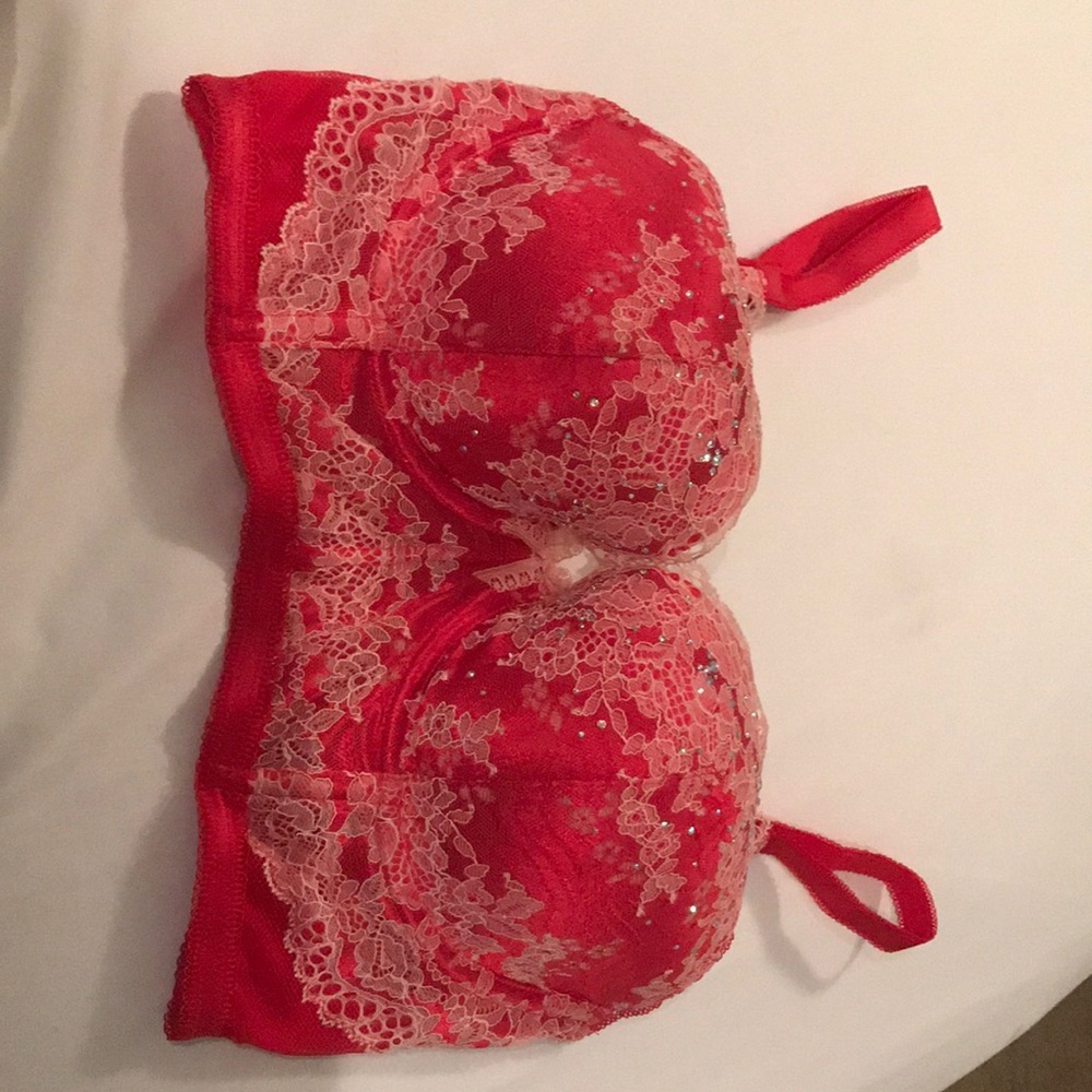 Victoria’s Secret lines Demi
